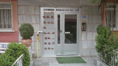 Birlik Apartmanı Posta Kutulu Giriş Kapısı