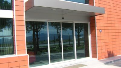 Ankara Sanayi Odası Fotoselli Döner Kapılı Hastane Girişi